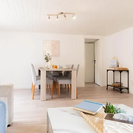 Beyond Cozy, Coastal Design, Balkon & Parkplatz